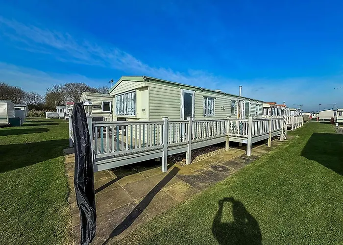 Lovely 8 Berth Caravan In Skegness With Free Wi-Fi, Ref 96023D
