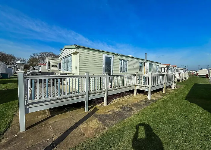 Lovely 8 Berth Caravan In Skegness With Free Wi-Fi, Ref 96023D
