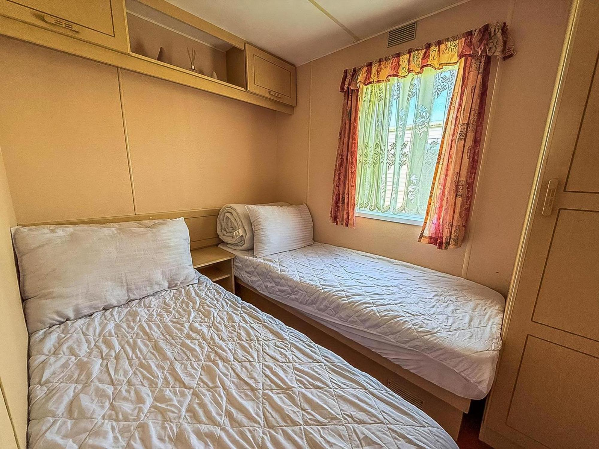 Lovely 8 Berth Caravan In With Free Wi-fi, Ref 96023d * Skegness