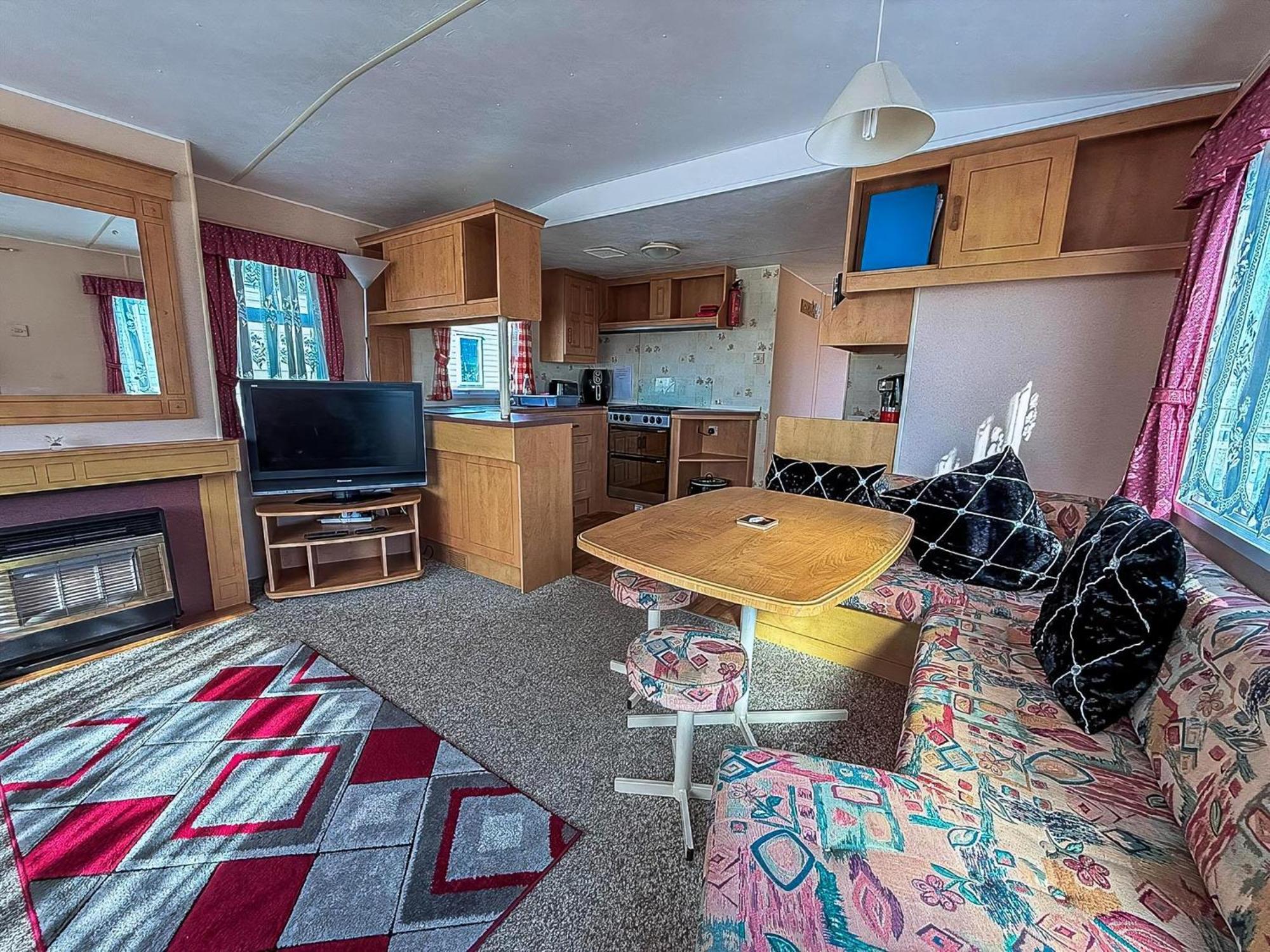 Campsite Lovely 8 Berth Caravan In With Free Wi-fi, Ref 96023d *