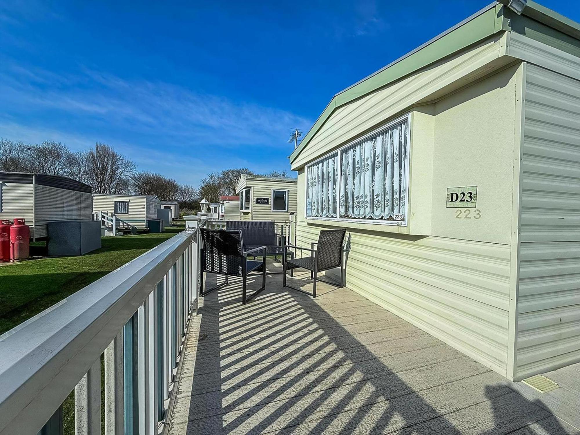 Lovely 8 Berth Caravan In With Free Wi-fi, Ref 96023d Campsite Skegness
