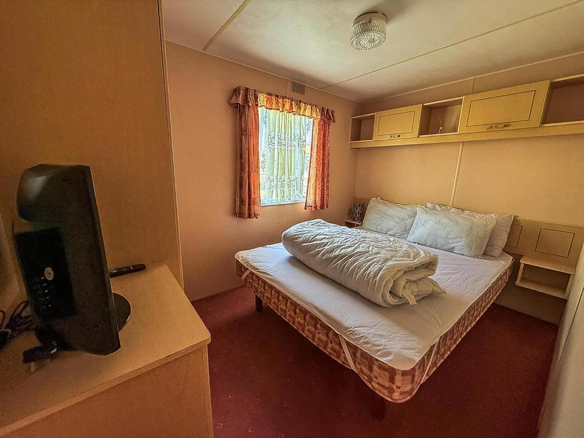 Lovely 8 Berth Caravan In With Free Wi-fi, Ref 96023d *