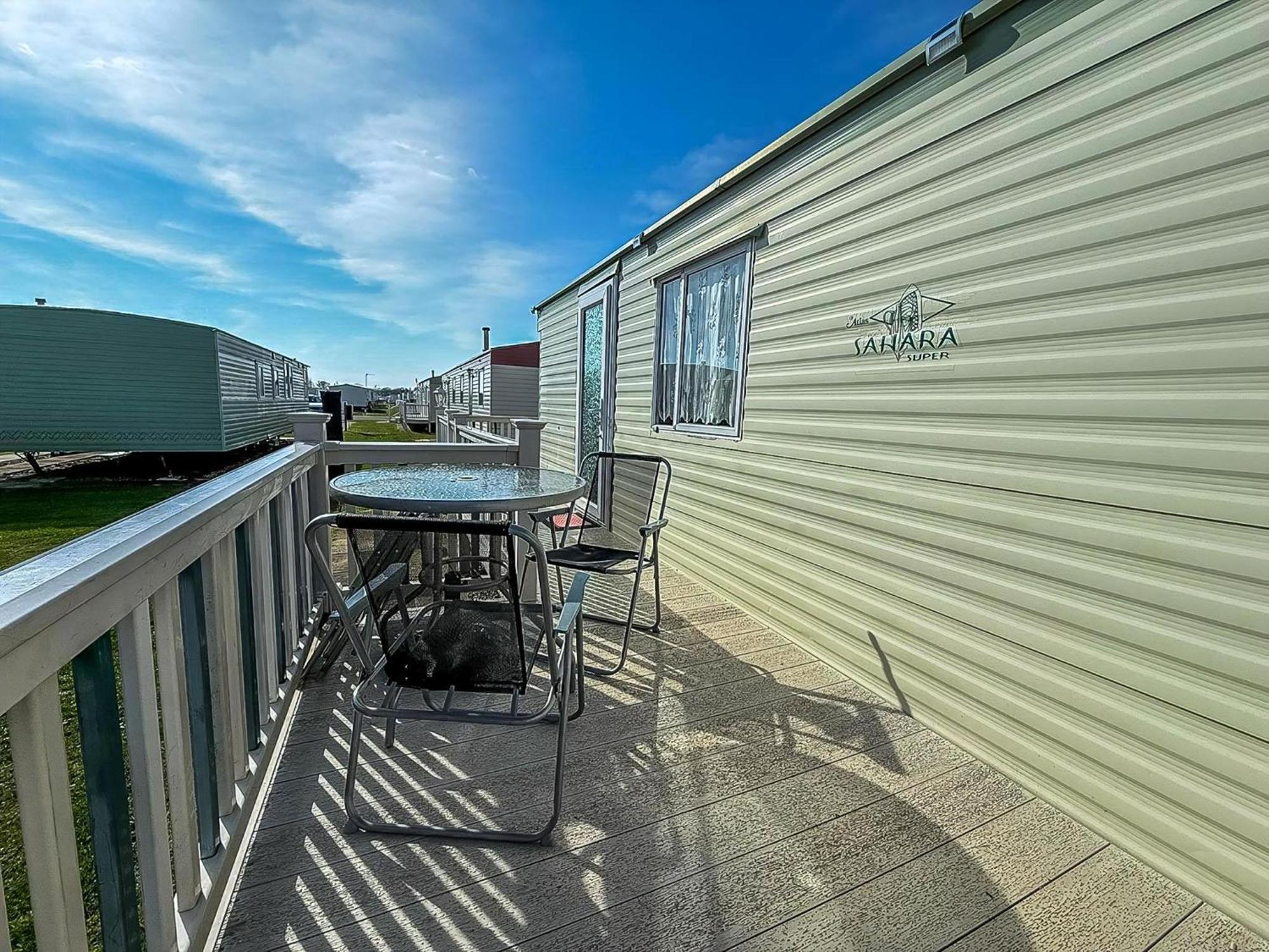 Lovely 8 Berth Caravan In With Free Wi-fi, Ref 96023d